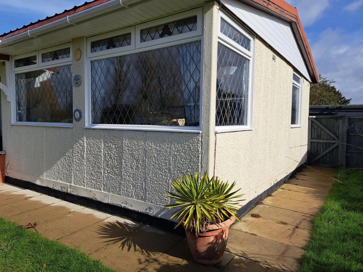Beach & Tonic Beachside Chalet Humberston エクステリア 写真