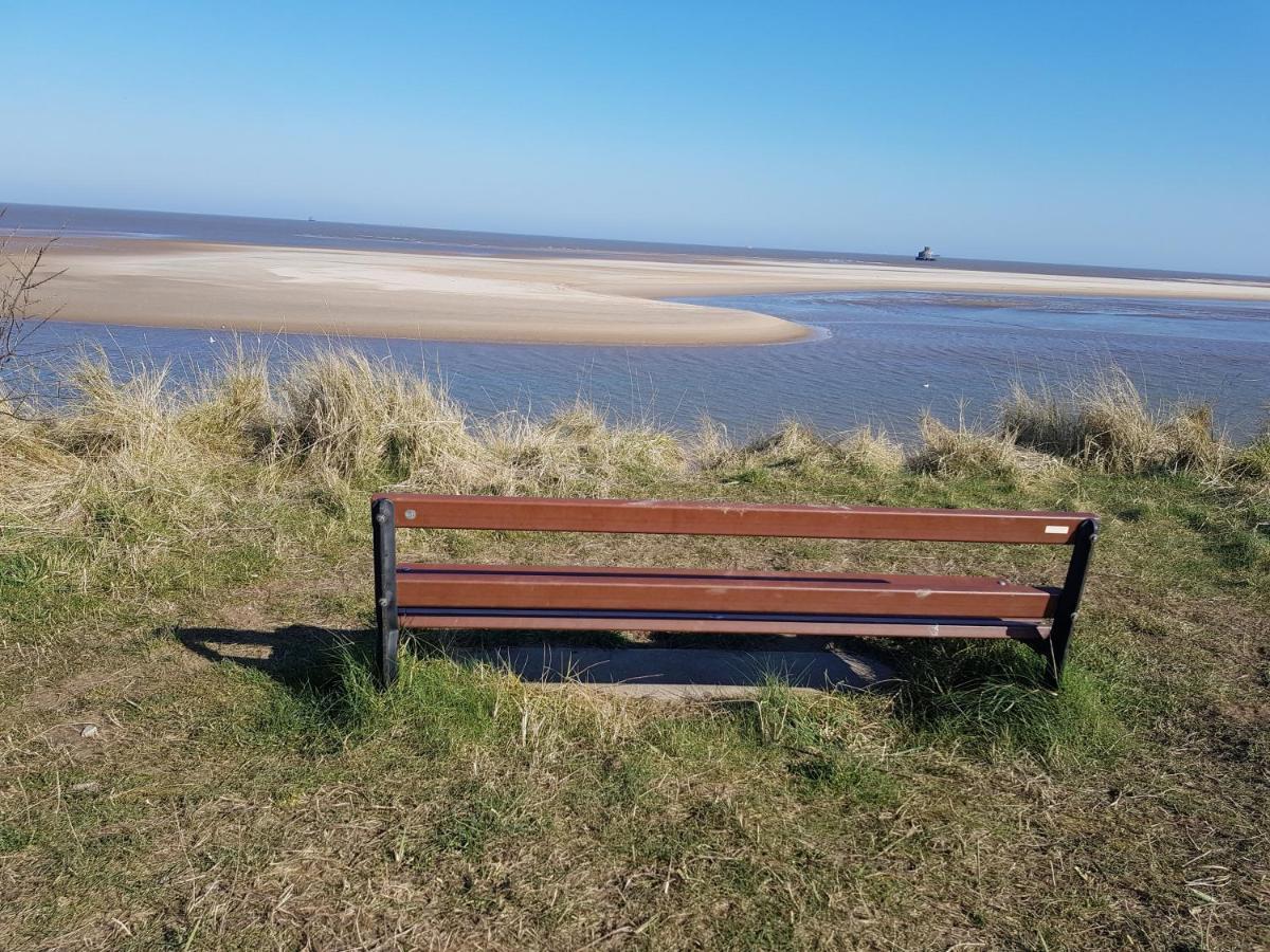 Beach & Tonic Beachside Chalet Humberston エクステリア 写真